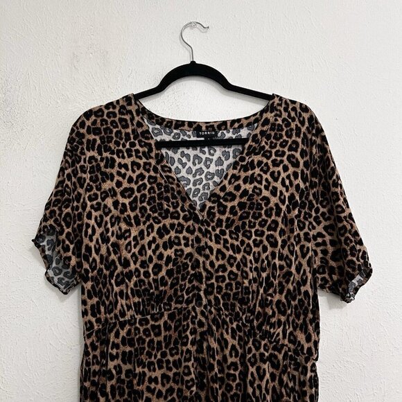 Torrid Leopard Print Button Front Sharkbite Asymmetric Hem Midi Dress Sz 2 (2X) - Picture 3 of 15